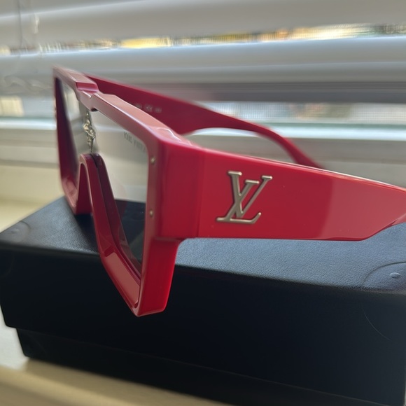 BRAND NEW !! Comes with box and dust bag - Picture 2 of 7